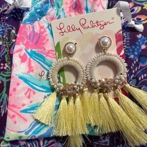 Lilly Pulitzer Suns Out Earrings in Cream and yellow